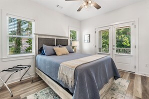 5 bedrooms, iron/ironing board, travel cot, free WiFi - On College Street in Auburn!  Less than a mile to Toomer's (Auburn)