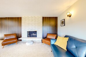 Interior - Dog-friendly home with sound view, fireplace, pizza oven & hot tub (Greenbank)