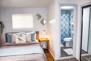 1 bedroom, desk, iron/ironing board, free WiFi