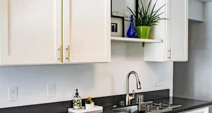 Stay near Point Defiance Park in our charming 1-bedroom cottage