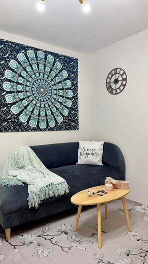 TV - Centrally Located Cozy 2 Bedroom Unit Iloilo City (Iloilo City)