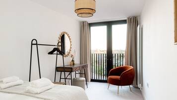 2 bedrooms, iron/ironing board, Internet, bed sheets