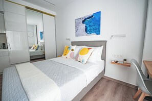 1 quarto, escrivaninha, ferros/tábuas de passar roupa, Wi-Fi de cortesia