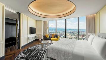 Hypo-allergenic bedding, in-room safe, blackout drapes, soundproofing