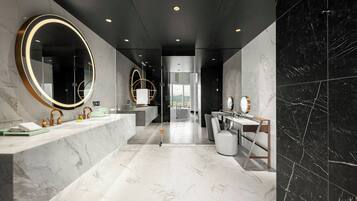 Un baño moderno con un espejo grande, tocador y zona de ducha.