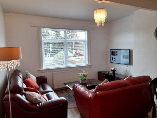 House | Living room - House-3br-garden-parking-near Inverness Castle (Inverness)