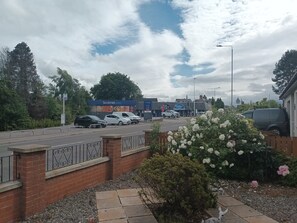 House | Property grounds - House-3br-garden-parking-near Inverness Castle (Inverness)