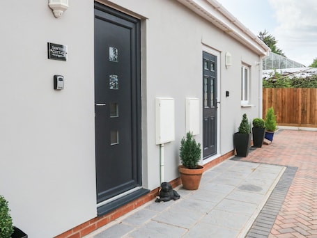 Exterior. Sawtons Cottage 2