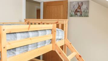 2 bedrooms, individually decorated, individually furnished, free WiFi