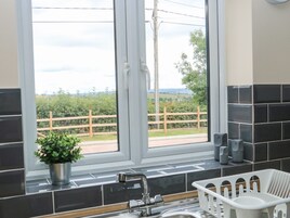 冰箱、洗碗机、电热水壶、烤面包机