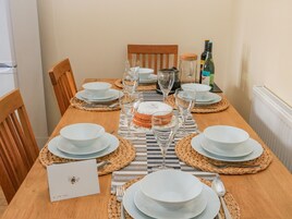 冰箱、洗碗机、电热水壶、烤面包机