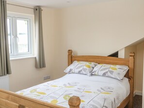 2 quartos, individualmente decorados, individualmente mobiliados