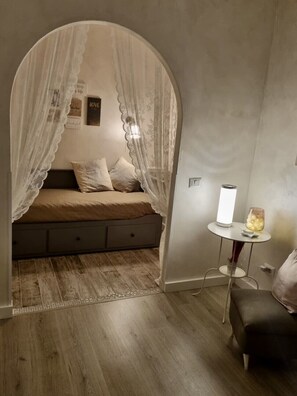 Interior - Very bright apartment near the Colosseum, metro A two minutes walk away (Roma)