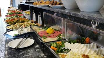 Free daily buffet breakfast
