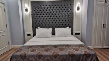 Deluxe Double or Twin Room | Desk, laptop workspace, free WiFi