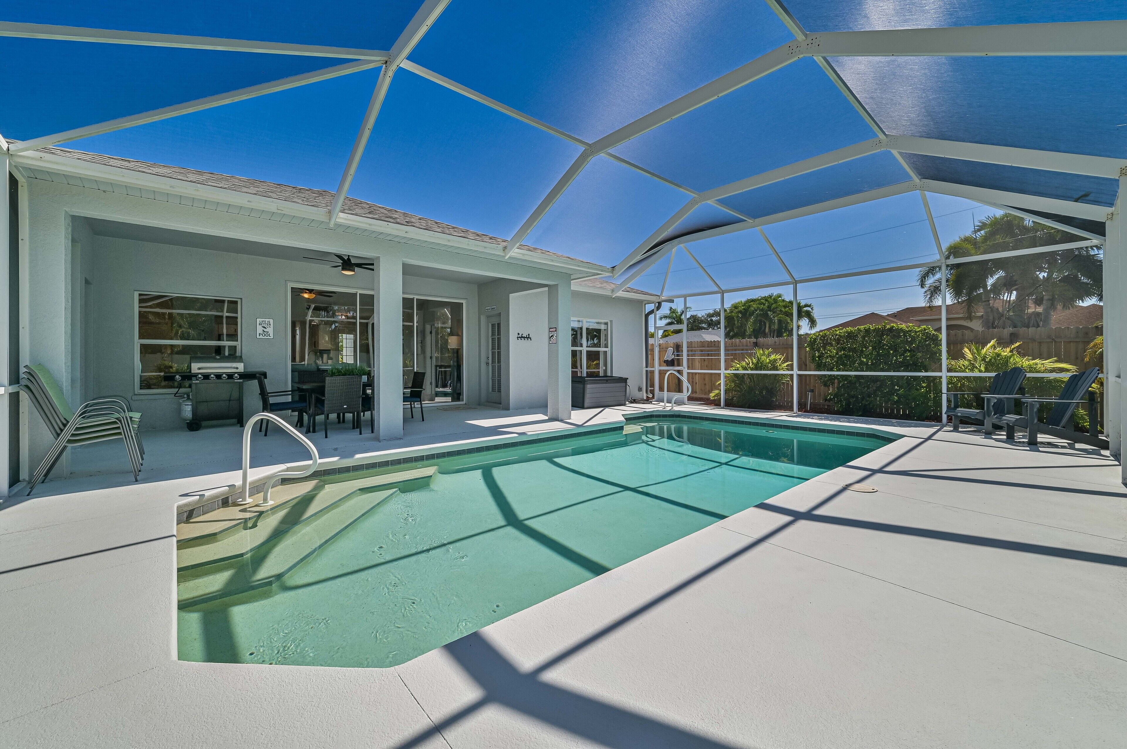 Amazing Luxurious 3 bedroom Pool home! Three Palms