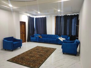 Coin salon dans le hall