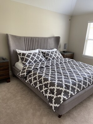 3 habitaciones, ropa de cama de alta calidad y edredón