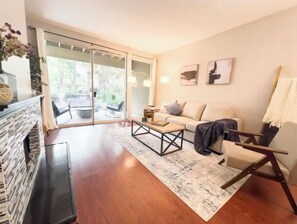 Smart TV, fireplace