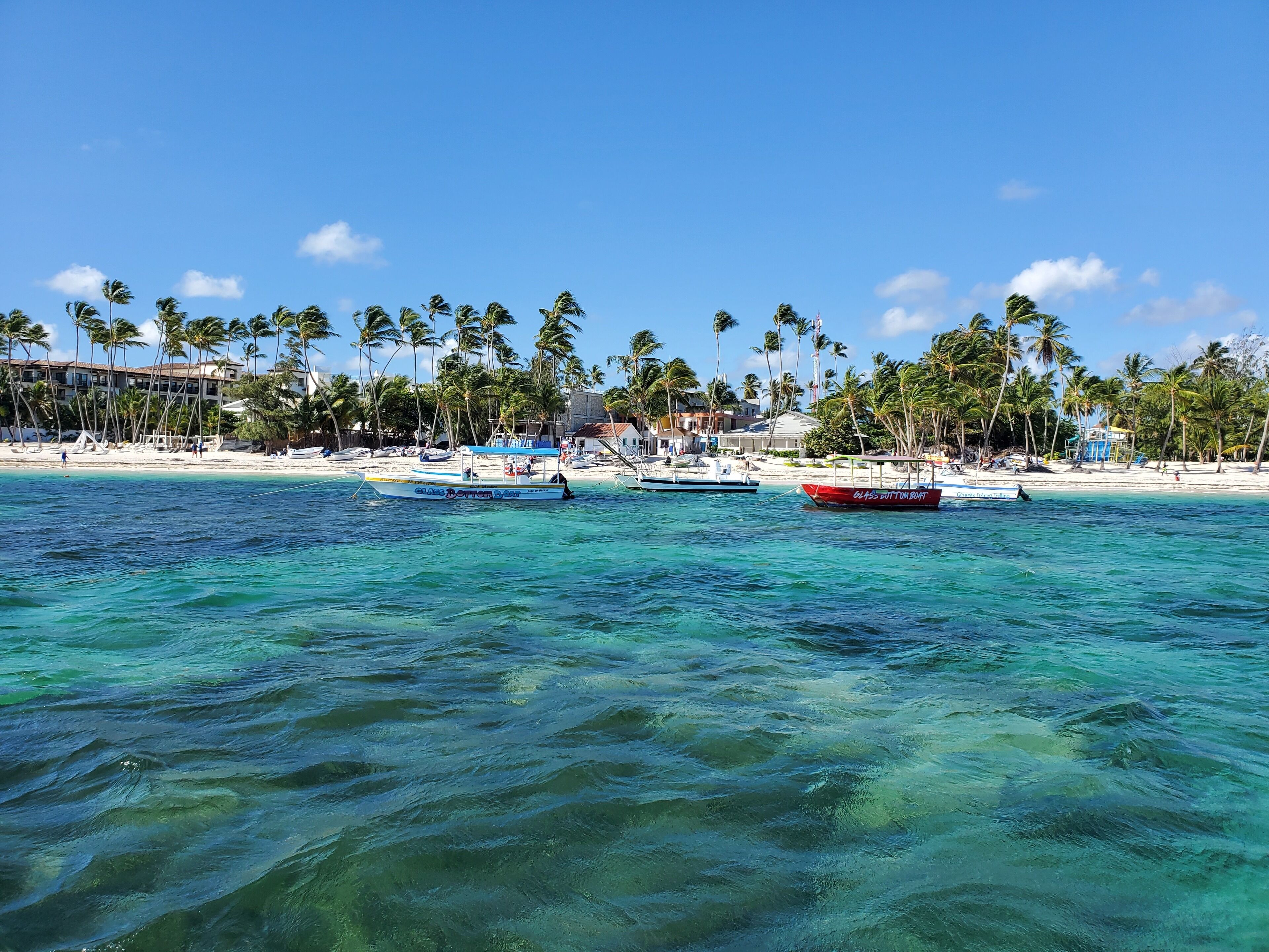 Beach nearby, sun loungers, beach towels