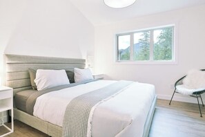 3 bedrooms, iron/ironing board, travel crib, free WiFi