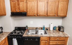 Oven - Comfortable 1BR APT With a 24-hour Fitness Center (St. Louis)