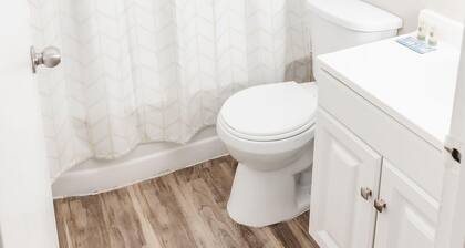 Comfortable 1BR APT With a 24-hour Fitness Center
