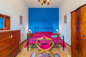 3 bedrooms, bed sheets