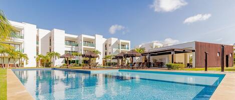Apartment | Pool | Outdoor pool