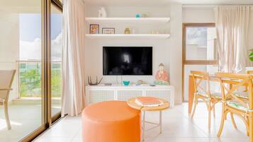 Apartamento | Área de estar | TV
