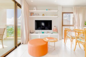 Apartamento | Área de estar | TV