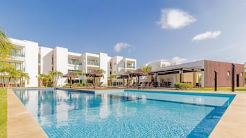 Apartment | Pool | Outdoor pool