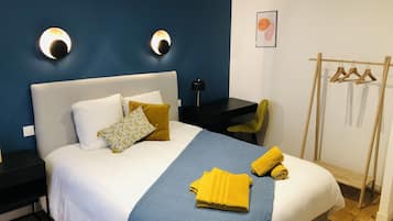 3 bedrooms, desk, iron/ironing board, travel crib