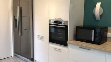 Refrigerador, microondas, horno, placa de cocina