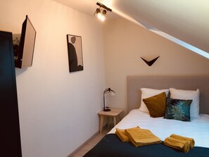 3 bedrooms, desk, iron/ironing board, travel cot