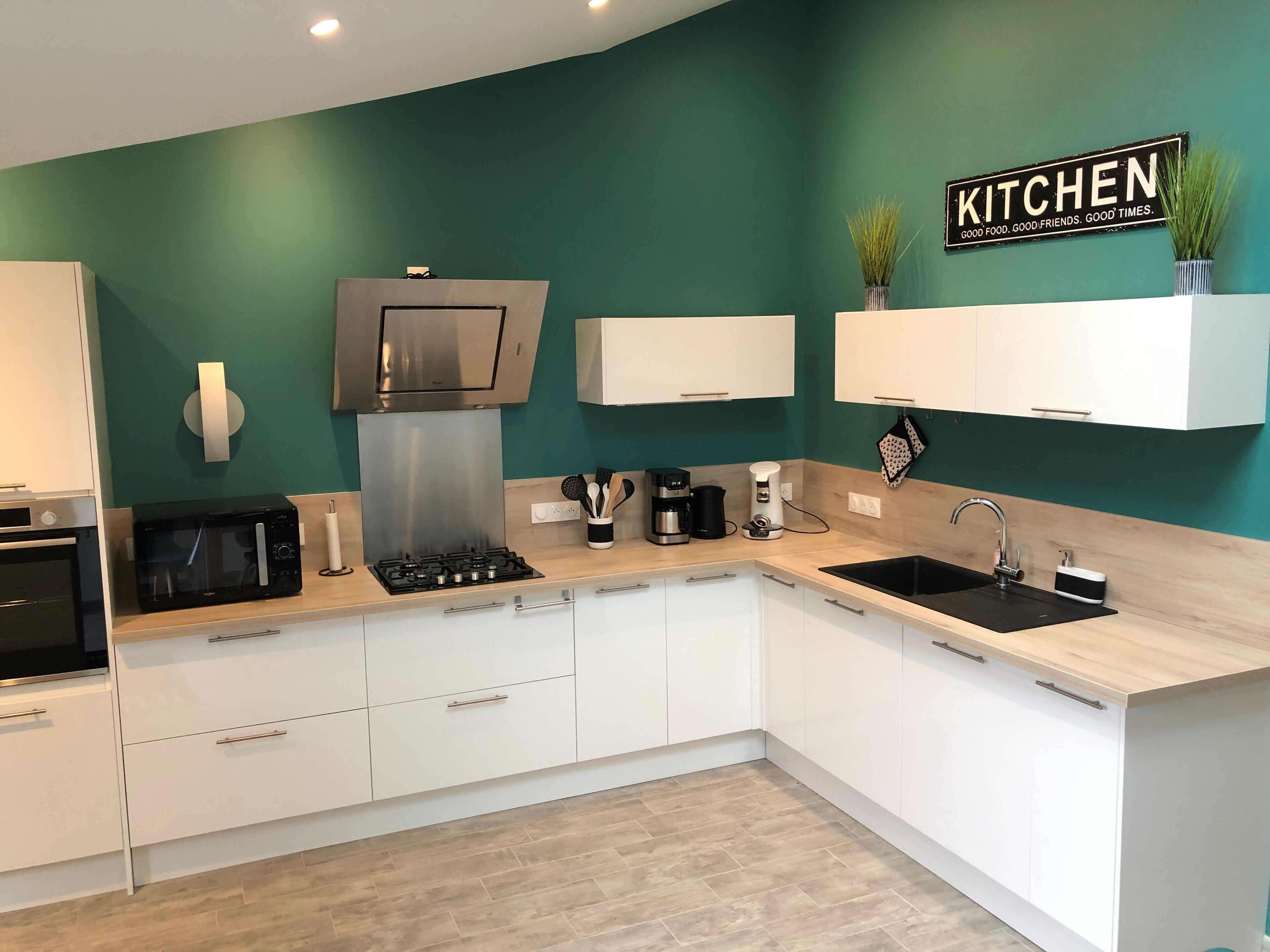 Refrigerador, microondas, horno y parrilla de estufa 