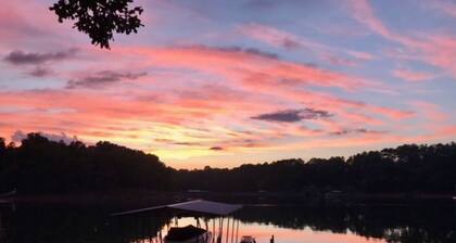 Sailgate Escape / Waterfront Home w/ Covered Dock & Big Views