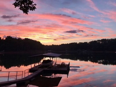 Sailgate Escape / Waterfront Home w/ Covered Dock & Big Views