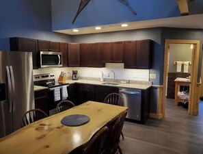 Private kitchen - Newly Built Luxury Duplex Log Cabin one side! (Intervale)