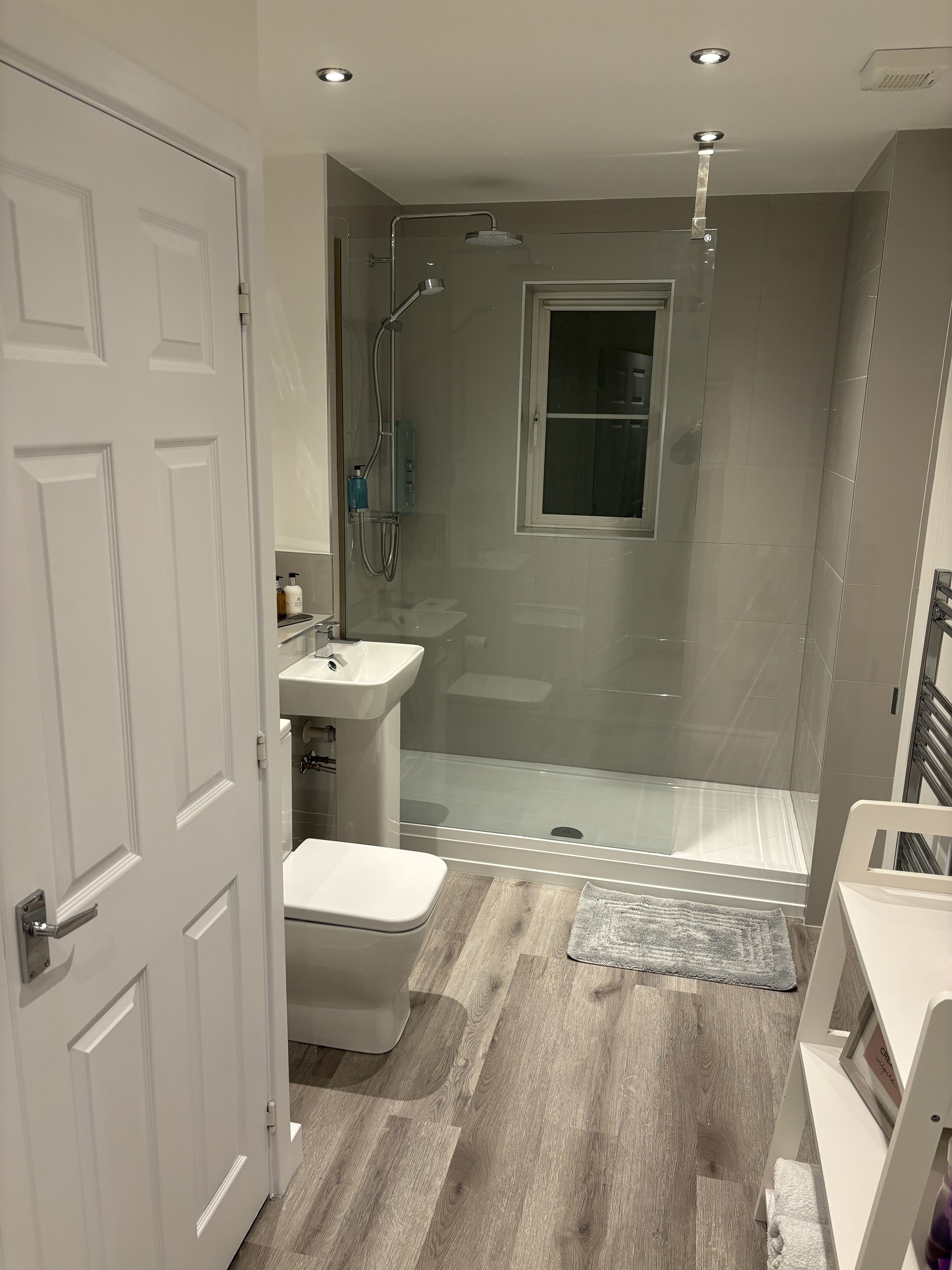 Combined shower/tub, hair dryer, towels, soap