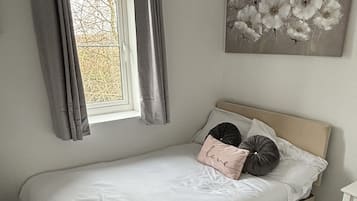 2 Schlafzimmer, Schreibtisch, Bügeleisen/Bügelbrett, kostenloses WLAN