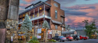 Perch 1 - Small Town Charm | Downtown Condo | Walk to Shops