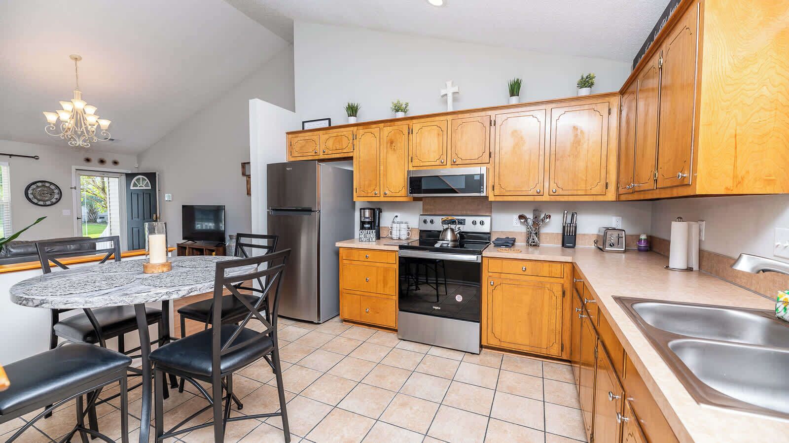 ثلاجة، ميكروويف، فرن، موقد طهي مسطح