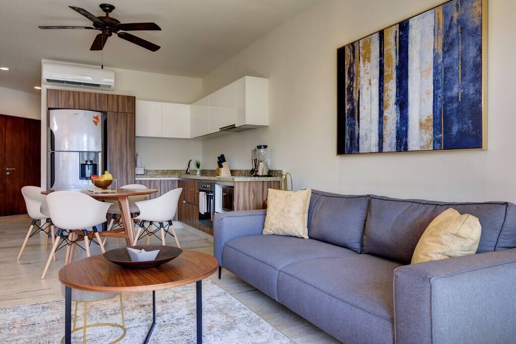 Brand new 1br Design Condo blocks from the Beach!!