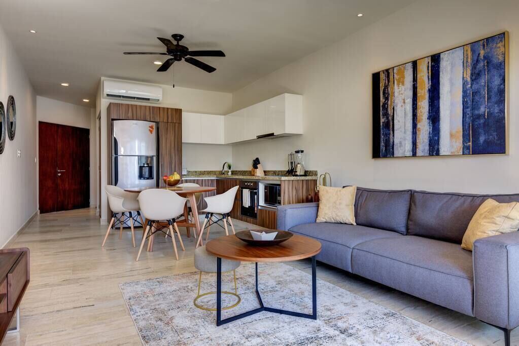 Brand new 1br Design Condo blocks from the Beach!!