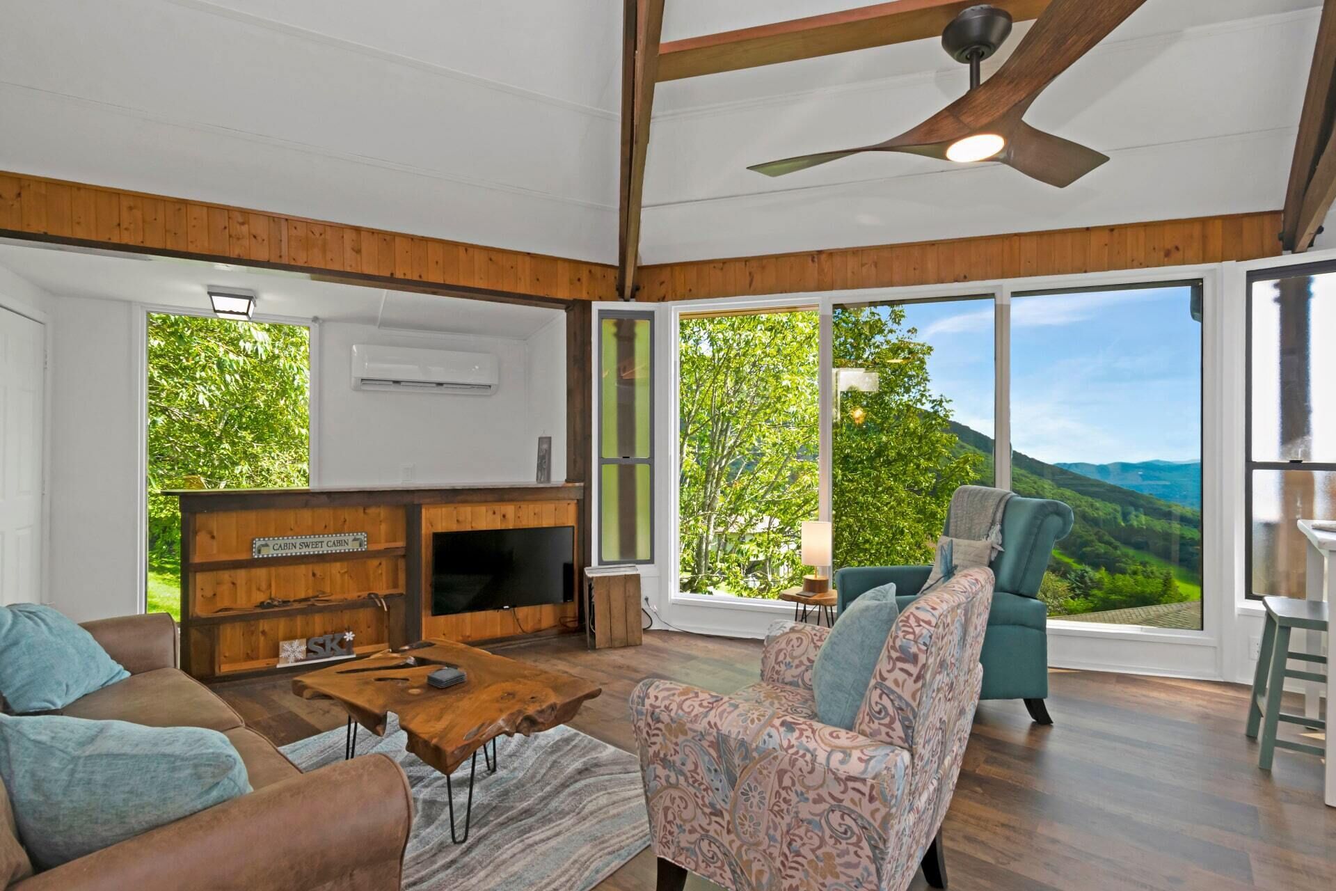 Cabin with Incredible Mountain Views