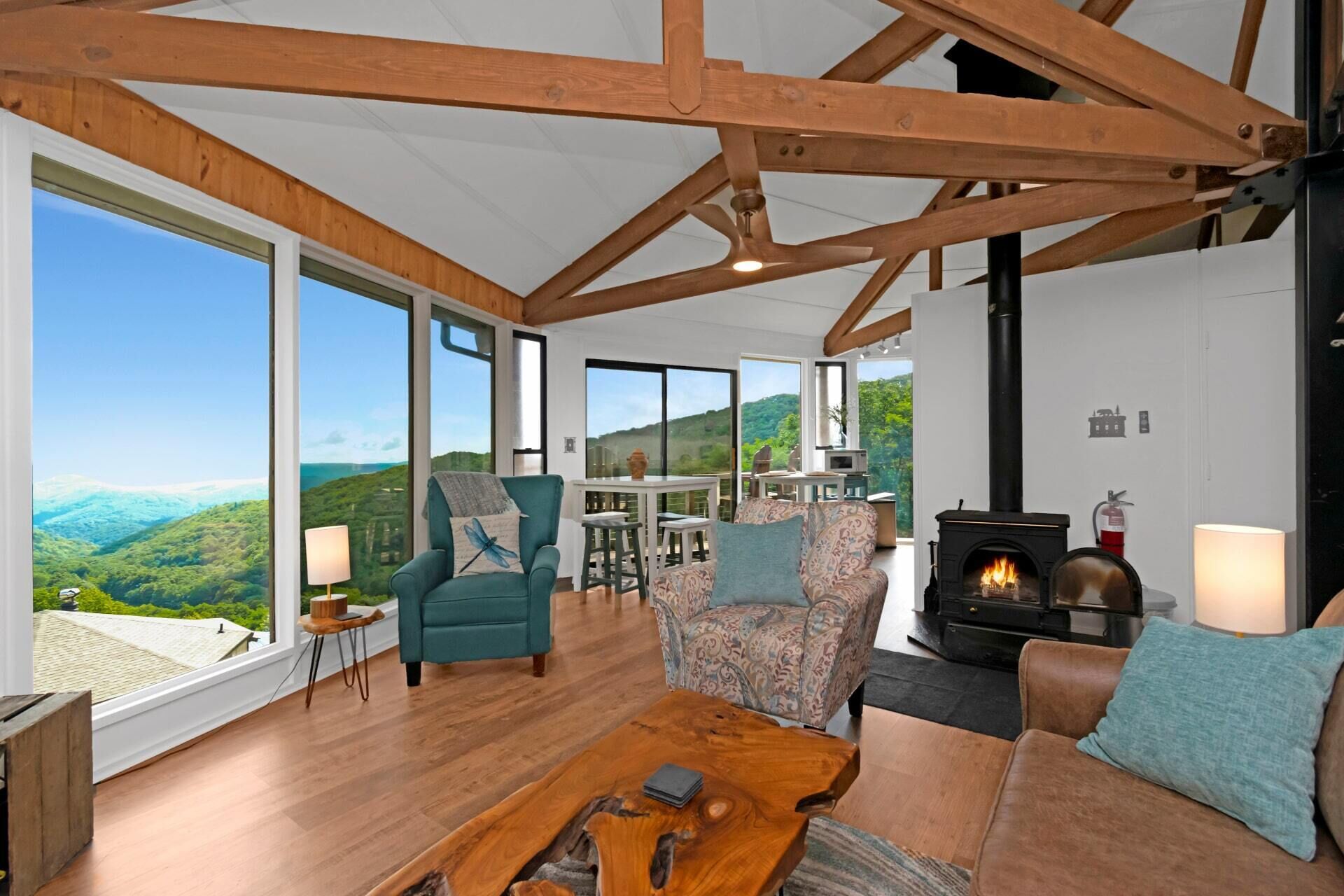 Cabin with Incredible Mountain Views