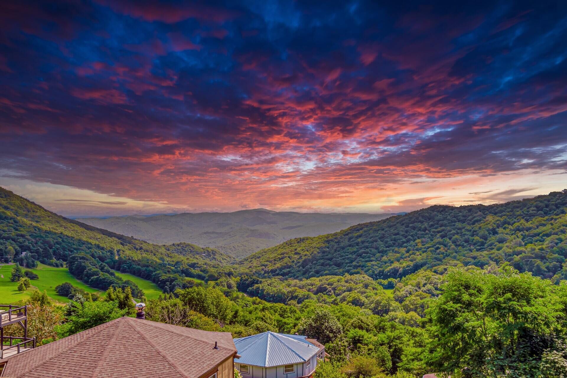 Cabin with Incredible Mountain Views