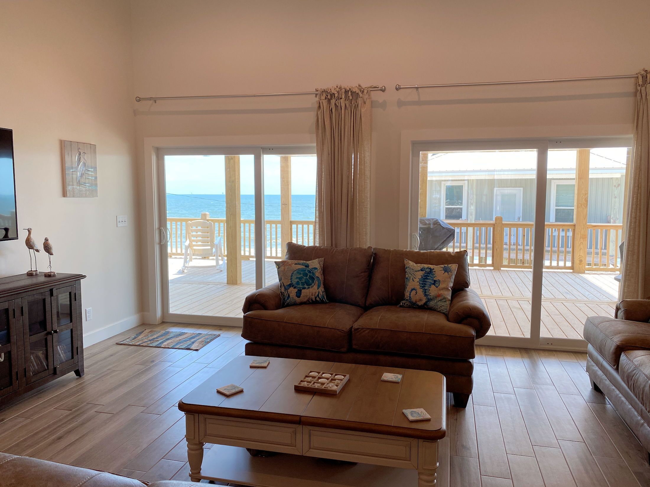 Toes in the Sand - Gulf Beachside, 4 Bedroom, 4 Bath, Dog Friendly, Sleeps 12