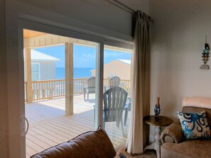 Smart TV, books - Toes in the Sand - Gulf Beachside, 4 Bedroom, 4 Bath, Dog Friendly, Sleeps 12 (Dauphin Island)